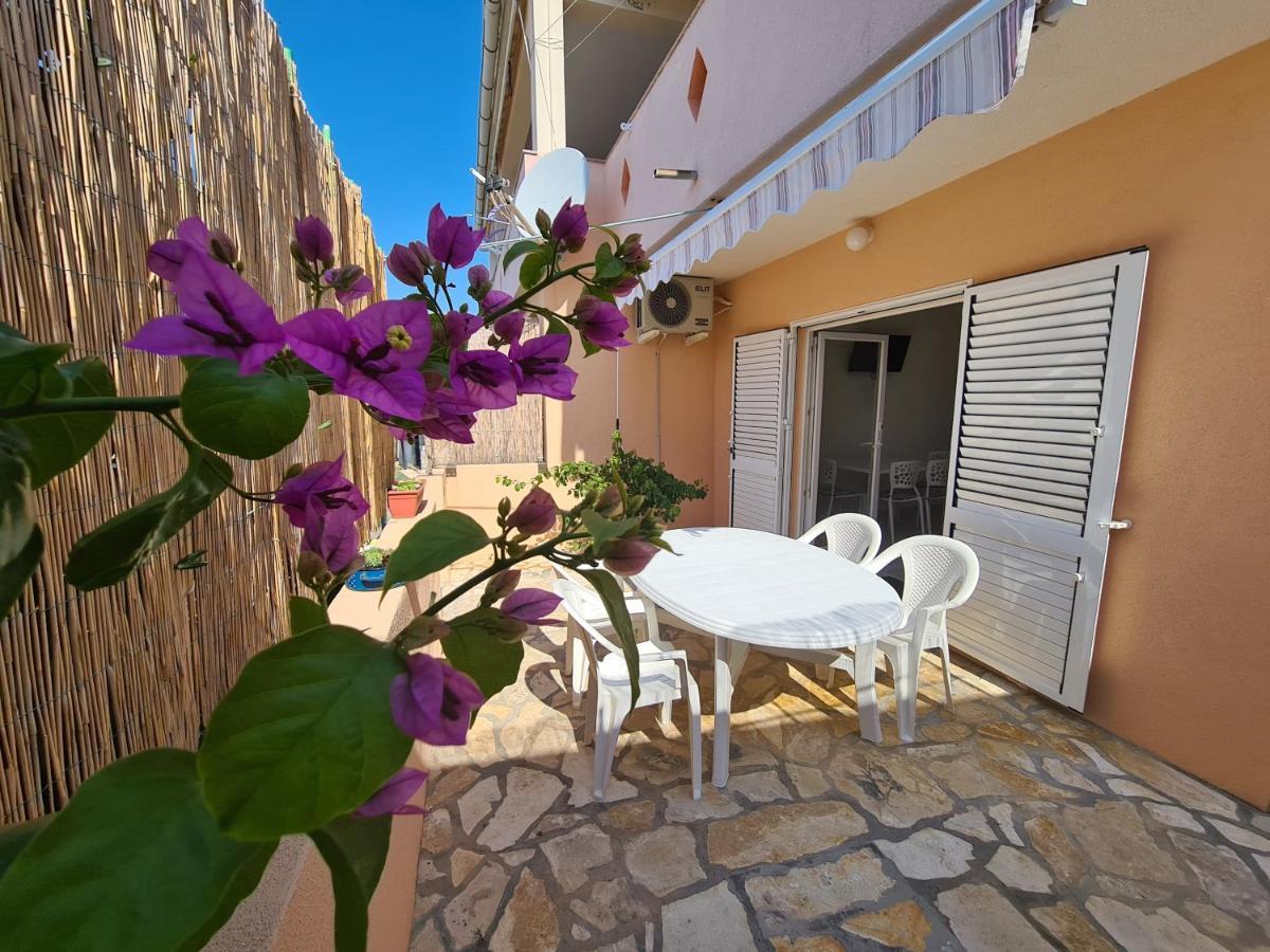 Apartments Barbati Kustici Bagian luar foto