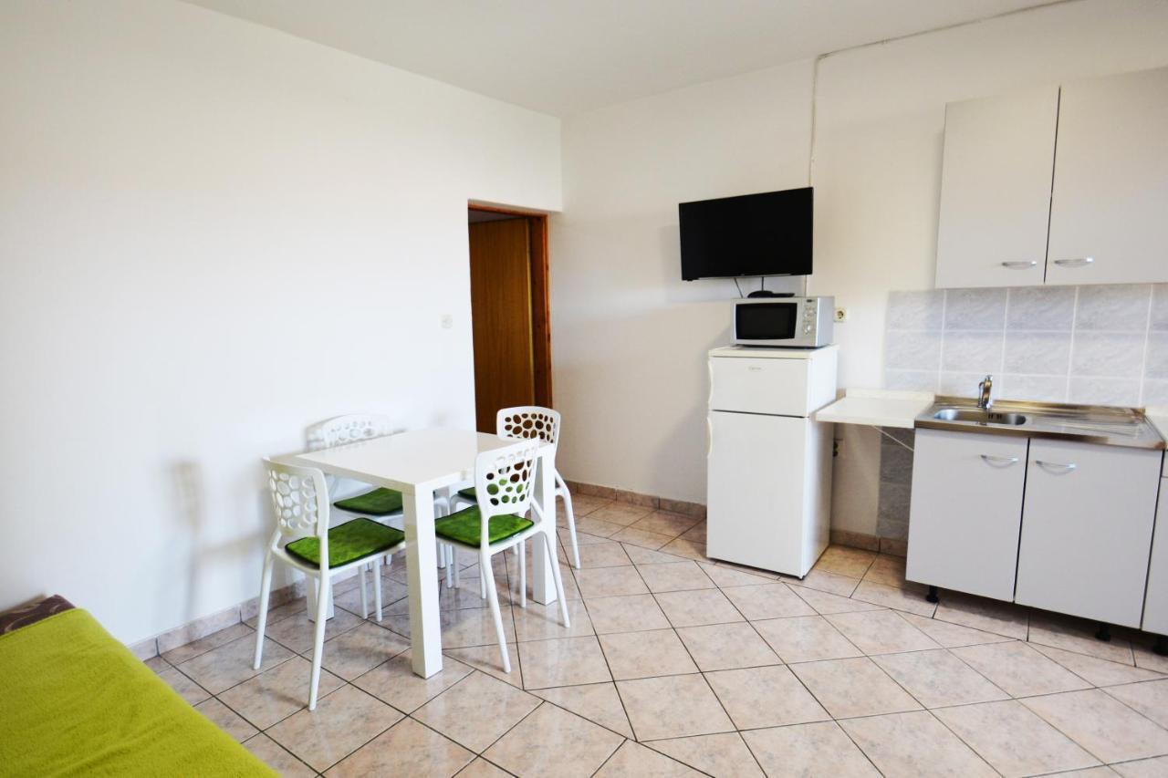 Apartments Barbati Kustici Bagian luar foto