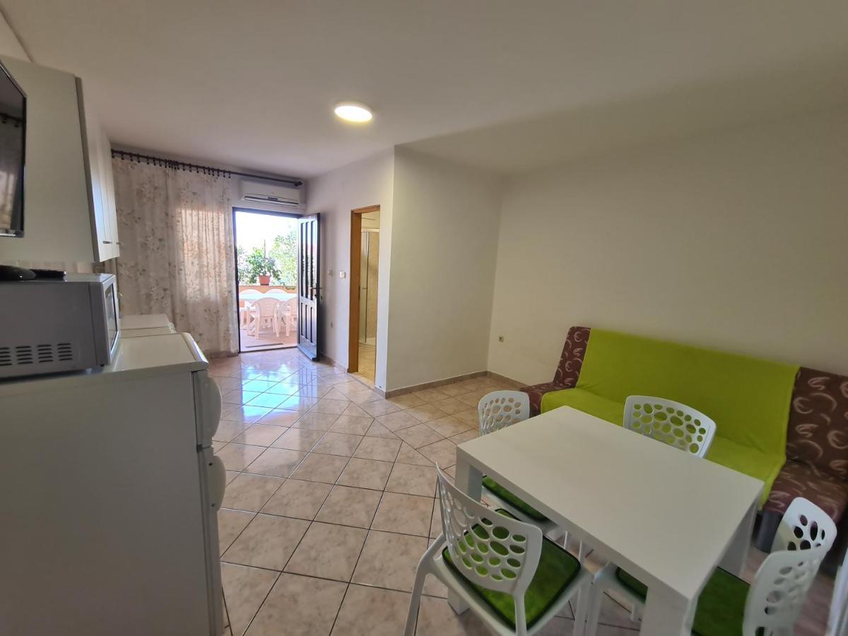 Apartments Barbati Kustici Bagian luar foto