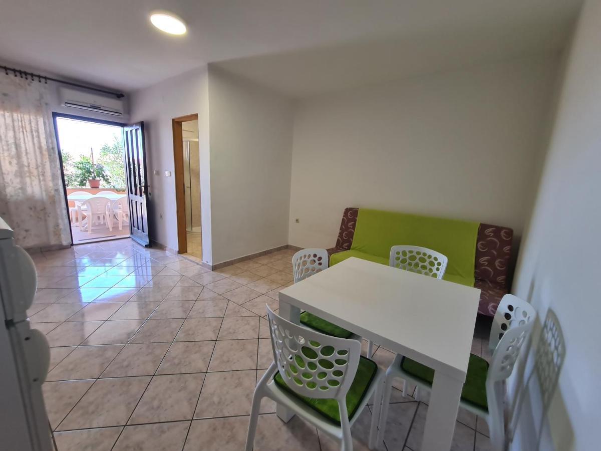 Apartments Barbati Kustici Bagian luar foto