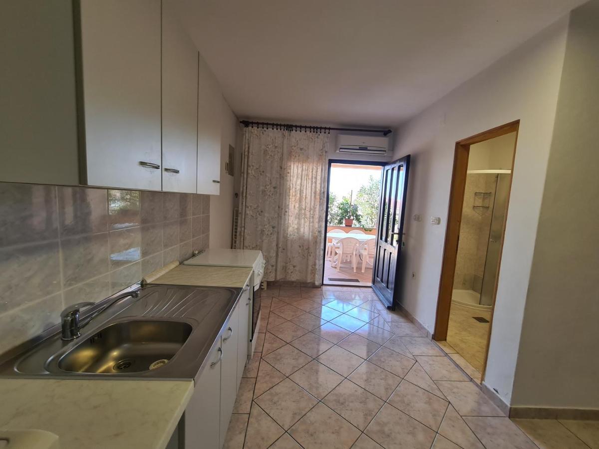 Apartments Barbati Kustici Bagian luar foto