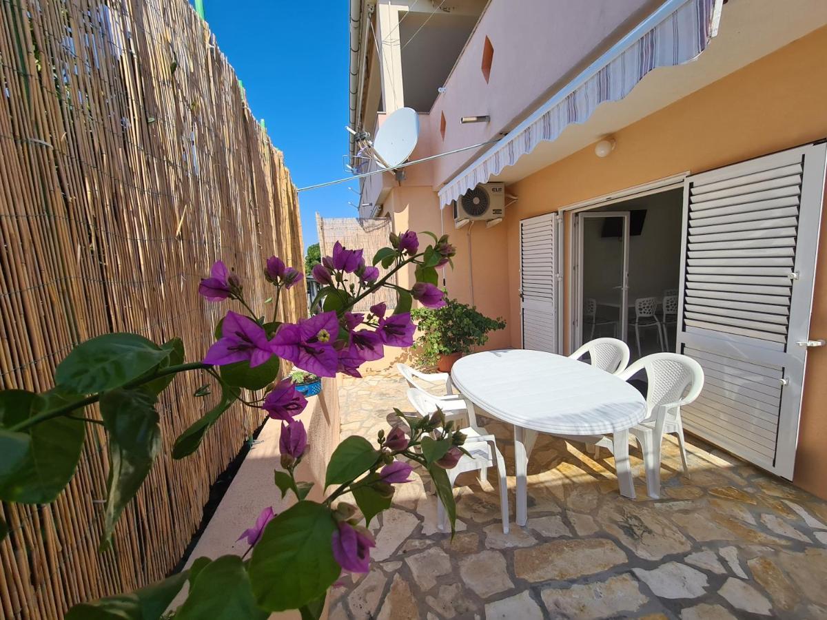 Apartments Barbati Kustici Bagian luar foto