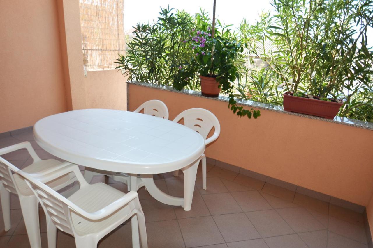 Apartments Barbati Kustici Bagian luar foto