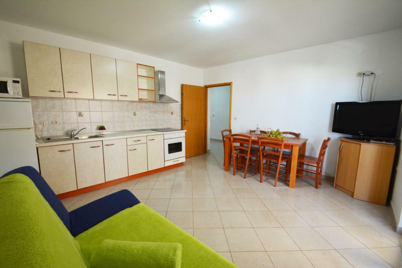 Apartments Barbati Kustici Bagian luar foto