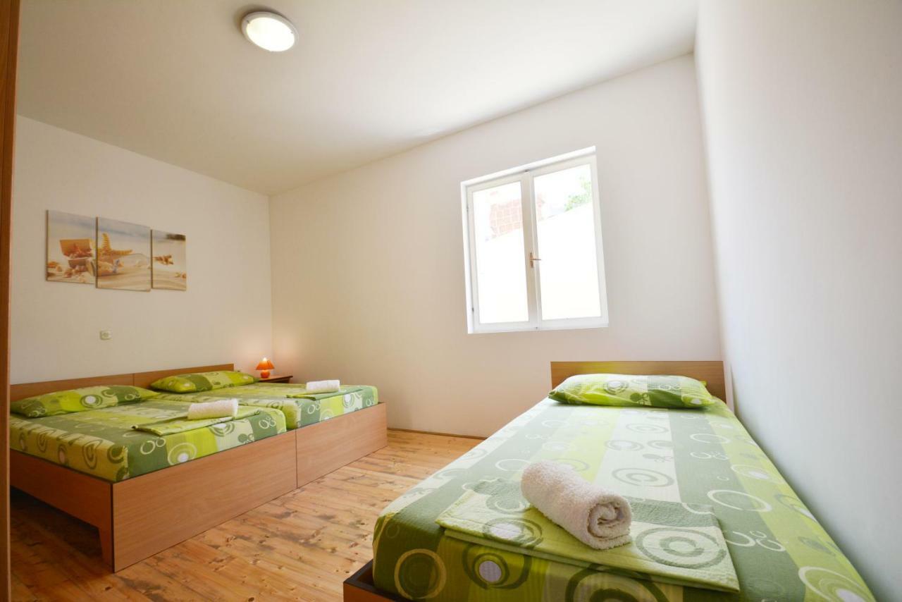 Apartments Barbati Kustici Bagian luar foto
